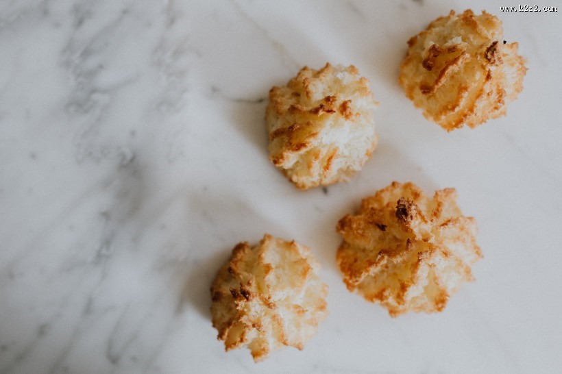 摆放在床上的泡芙图片大全