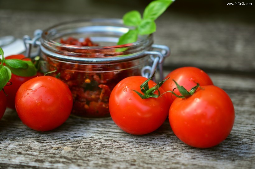 红彤彤的西红柿图片