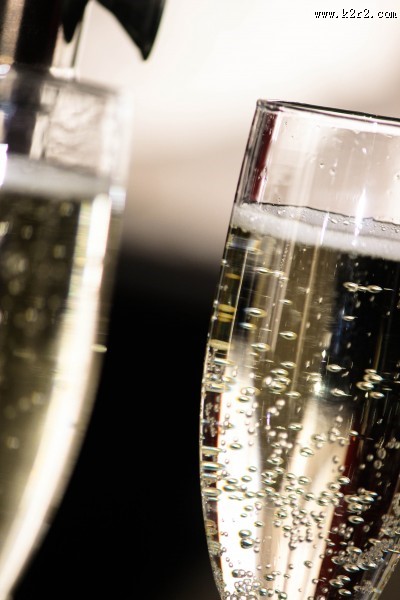 口感爽滑的香槟酒图片