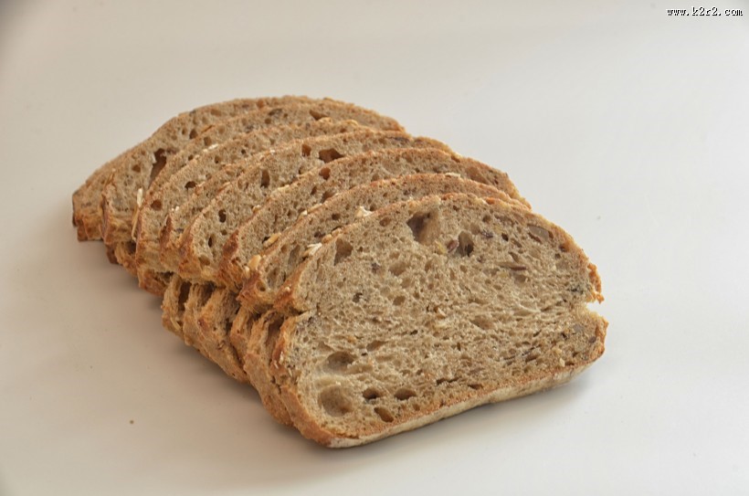 松软可口的吐司片图片