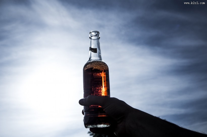 瓶装冰镇啤酒图片