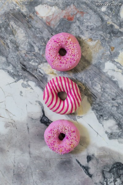 香甜可口的甜甜圈图片