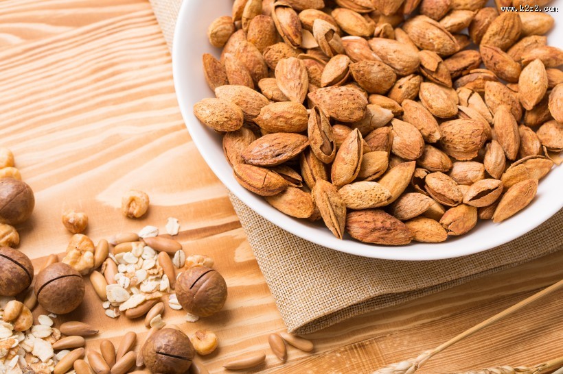 美味可口的巴旦木坚果图片大全