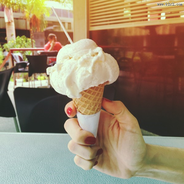 冰凉爽口的甜筒冰激凌图片大全