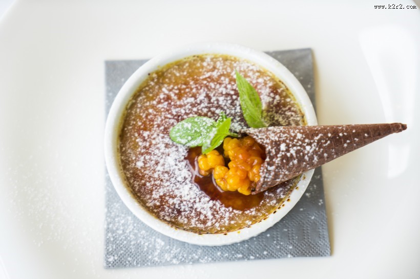 润滑爽口的甜筒冰激凌图片