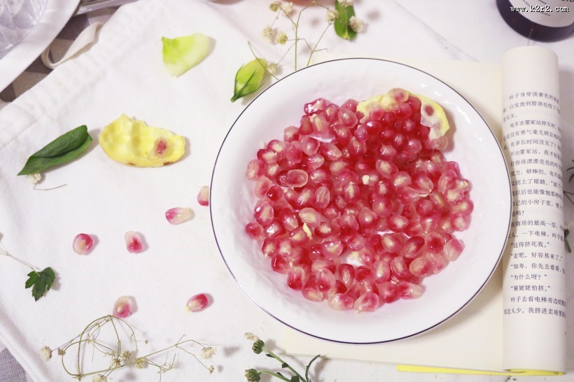 掰开的石榴图片