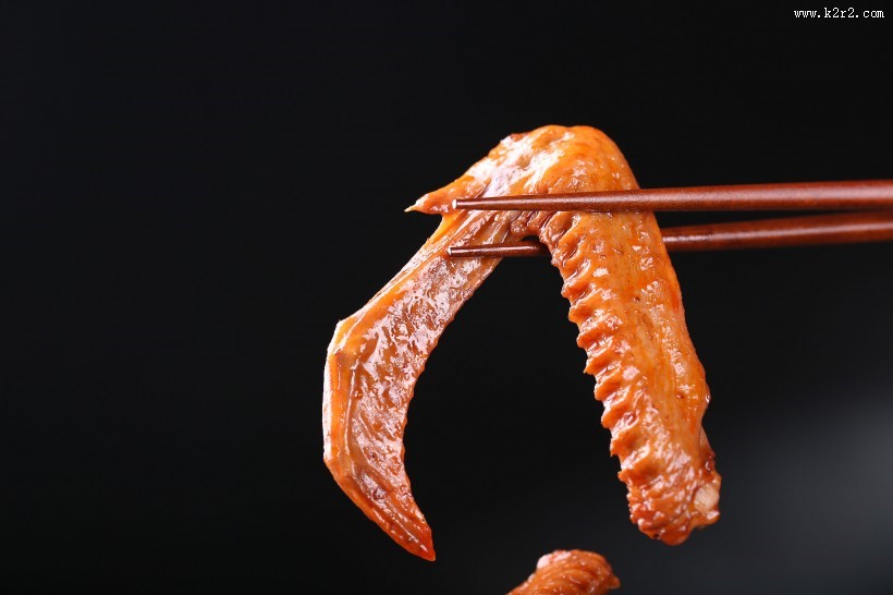 吮指美味的卤鸭翅图片