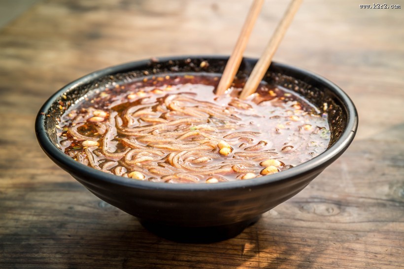 鲜香好吃的酸辣粉图片大全
