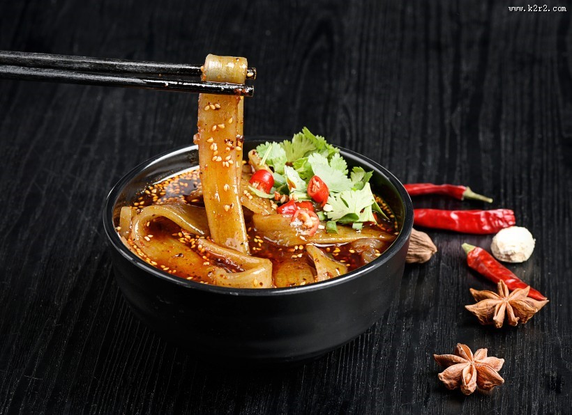 鲜香好吃的酸辣粉图片大全