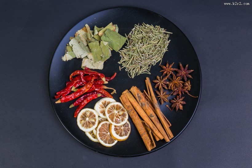 厨房里的调味料香料图片