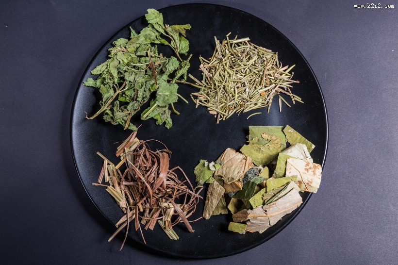 厨房里的调味料香料图片