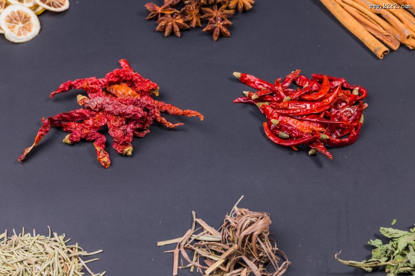 厨房里的调味料香料图片