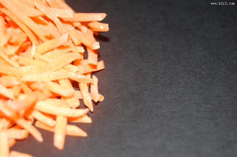 切好的胡萝卜丝图片