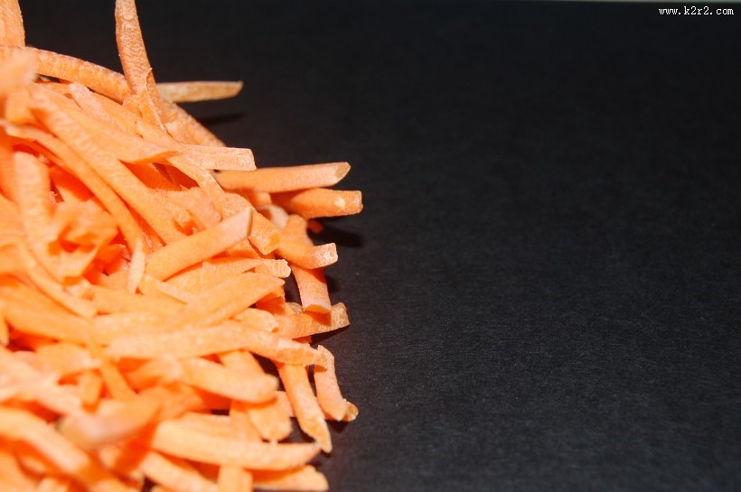 切好的胡萝卜丝图片