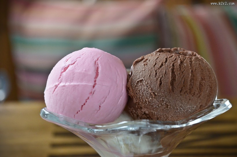 五颜六色的夏日凉爽冰激凌图片