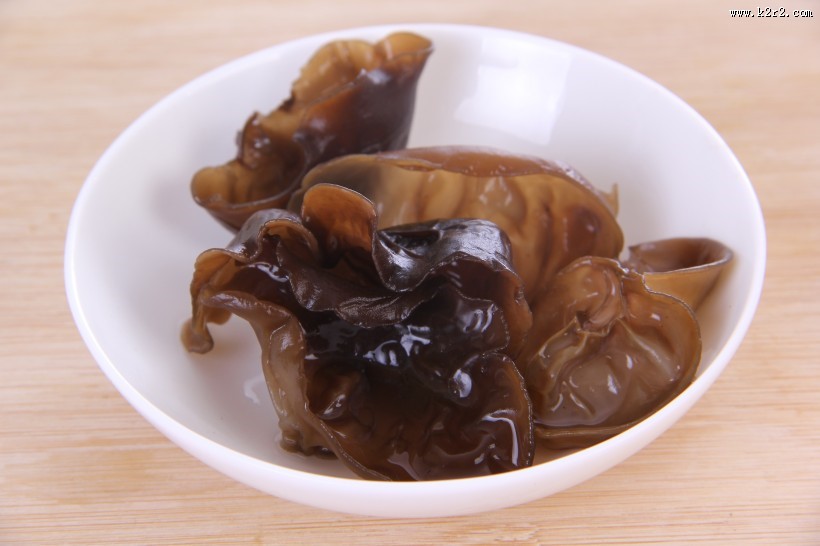 新鲜有机黑色木耳图片