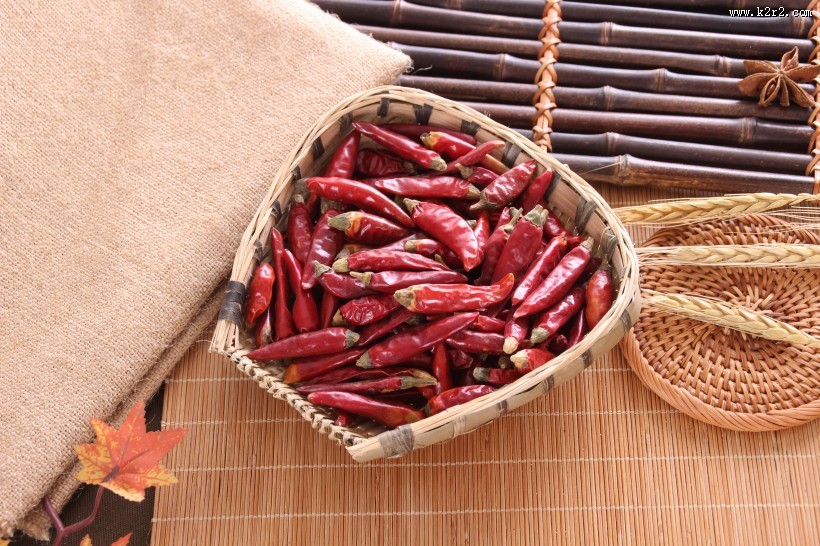 辛辣的小红辣椒图片
