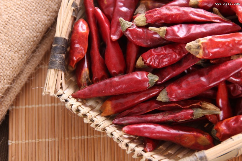 辛辣的小红辣椒图片