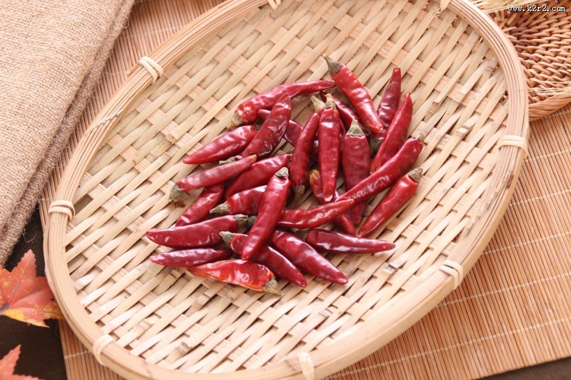 辛辣的小红辣椒图片