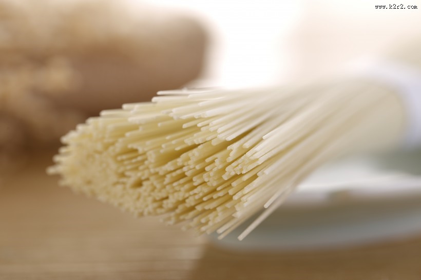 精致纤细的挂面图片