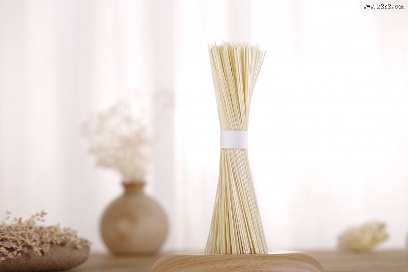 精致纤细的挂面图片