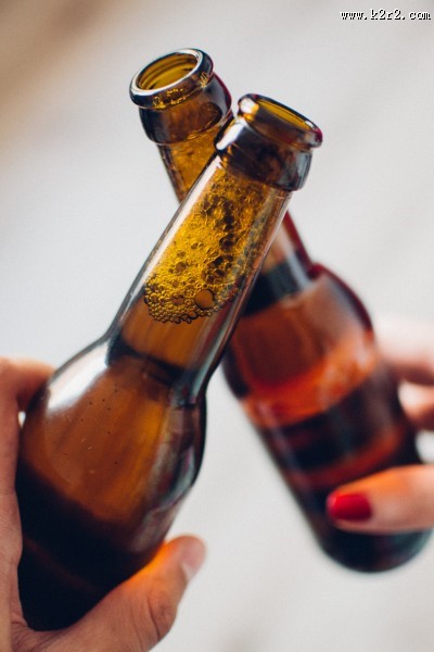 清爽的啤酒图片