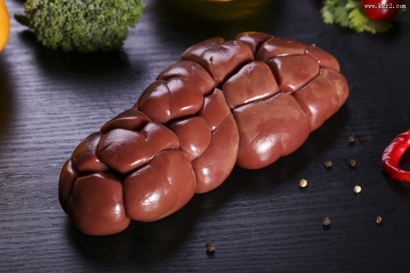 鲜红的牛肾图片