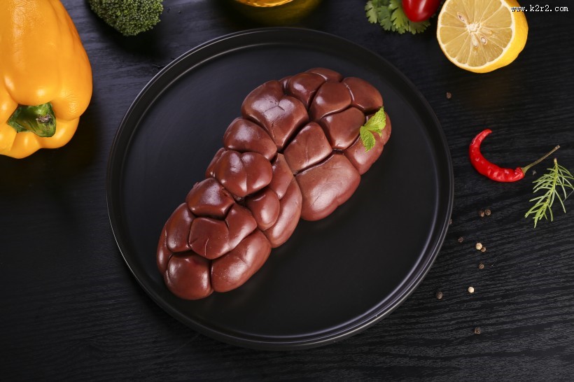 鲜红的牛肾图片