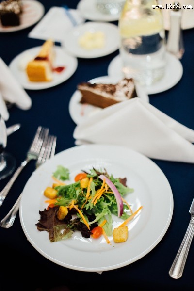 美味的沙拉图片