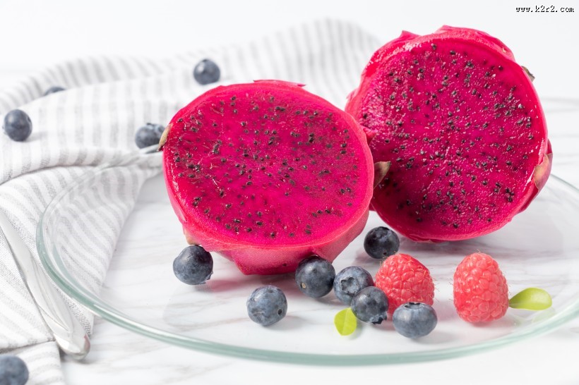 好吃好看的红心火龙果图片