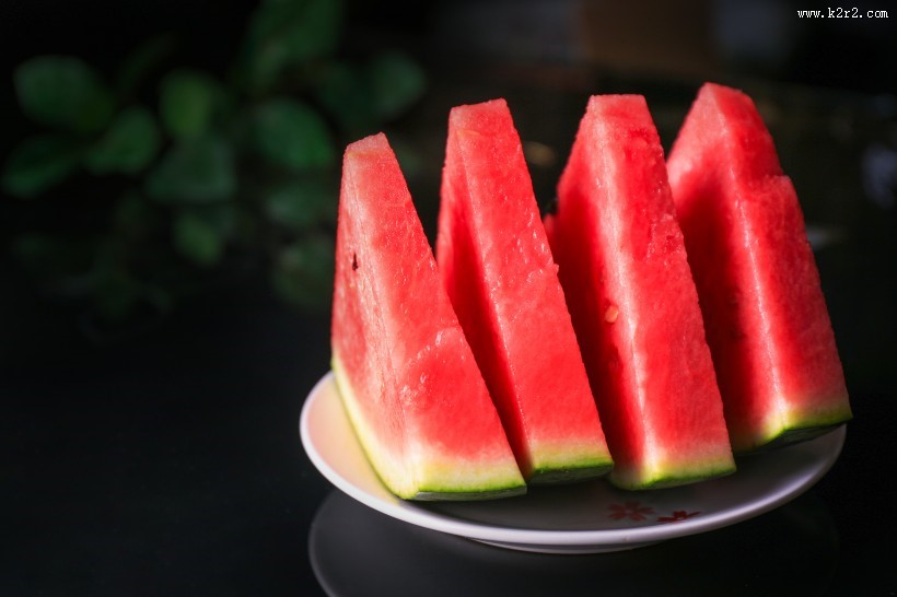 切成块的清凉西瓜图片