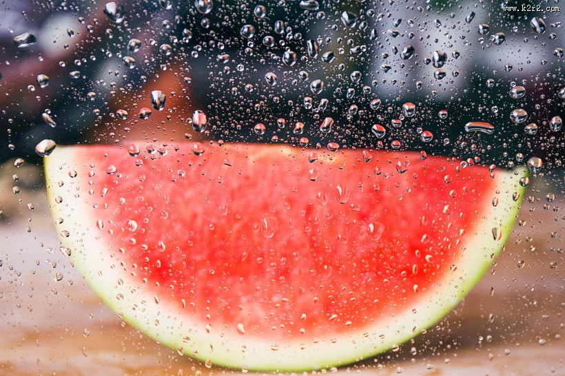 切成块的清凉西瓜图片