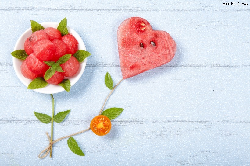 切成块的清凉西瓜图片