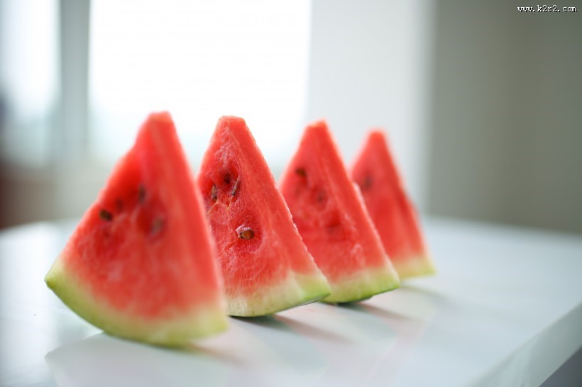 切成块的清凉西瓜图片