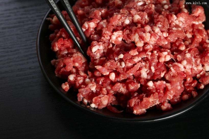 红色切碎的牛肉馅图片
