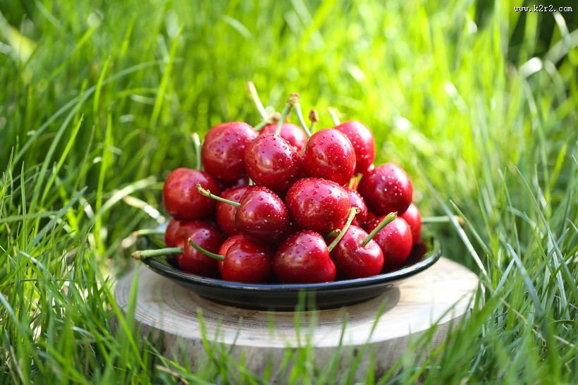 红色诱人樱桃图片