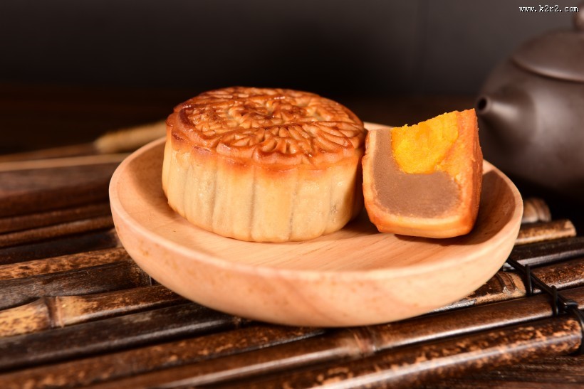 好吃的蛋黄月饼图片