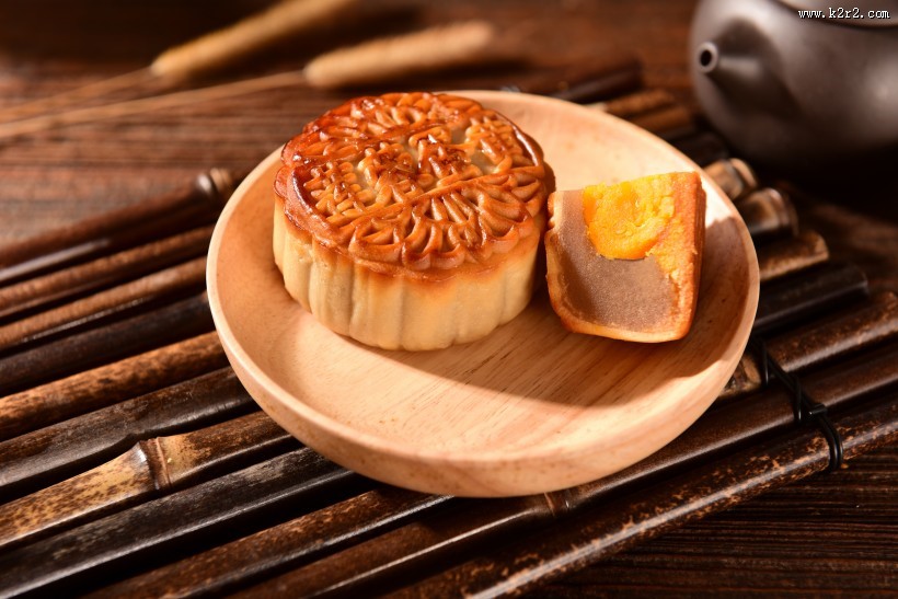 好吃的蛋黄月饼图片