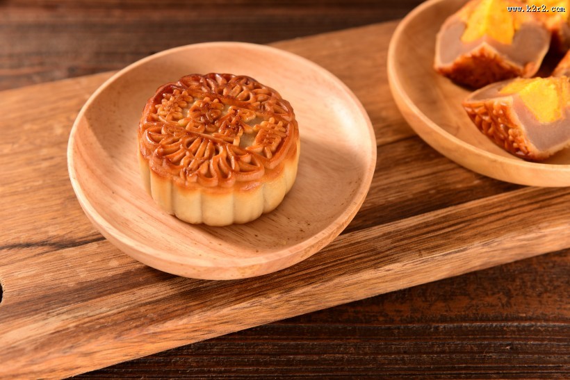 好吃的蛋黄月饼图片