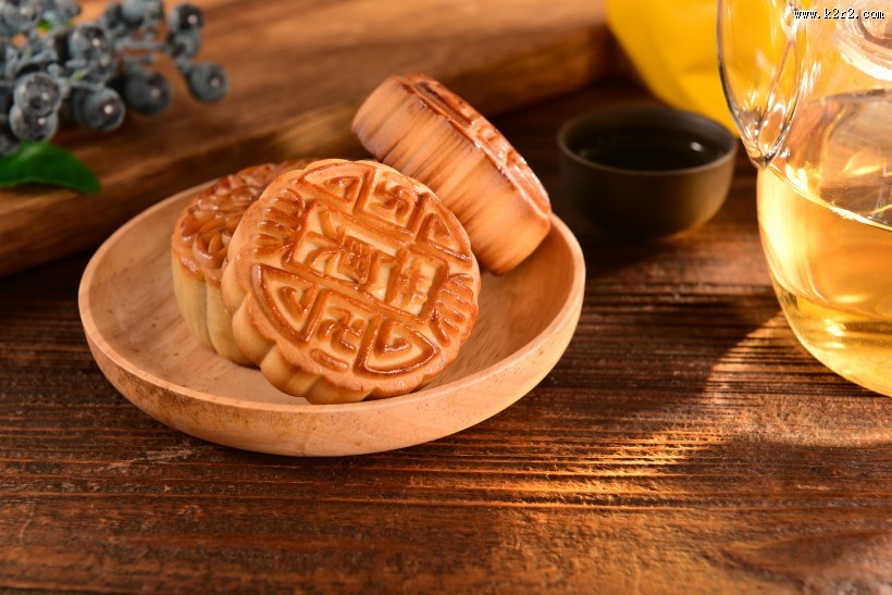 好吃的蛋黄月饼图片