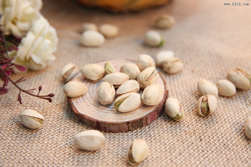 洁白的开心果图片