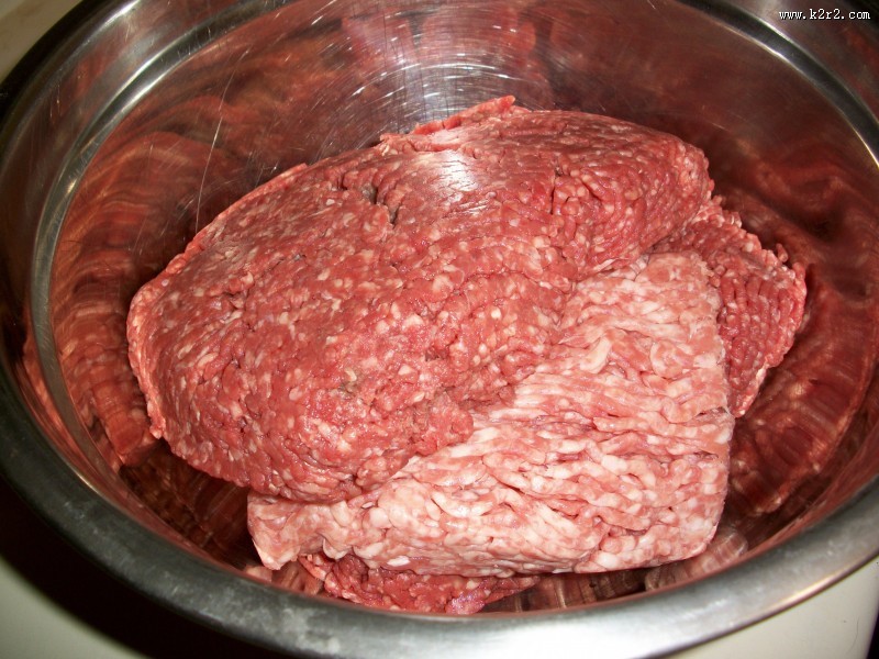 新鲜剁碎的猪肉馅图片