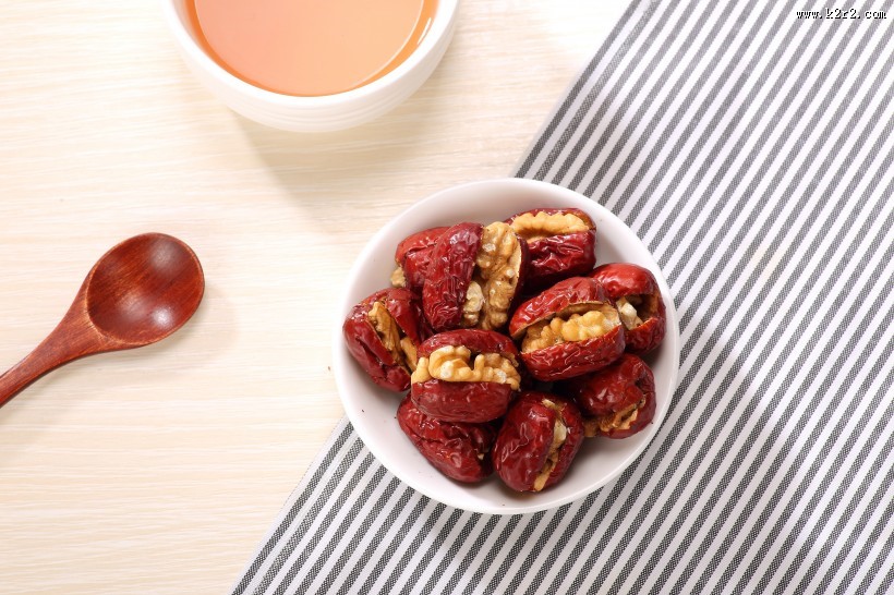 好吃的红枣加核桃图片