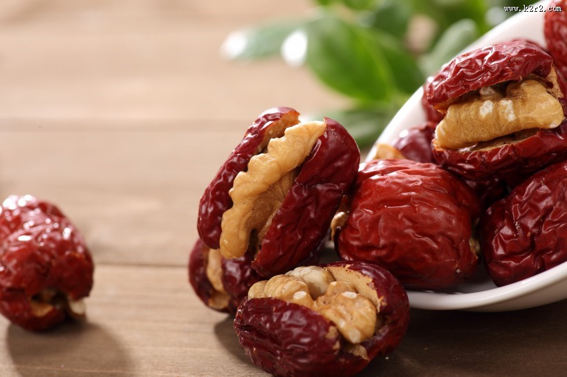 好吃的红枣加核桃图片