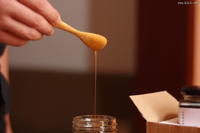 一勺流动的蜂蜜图片