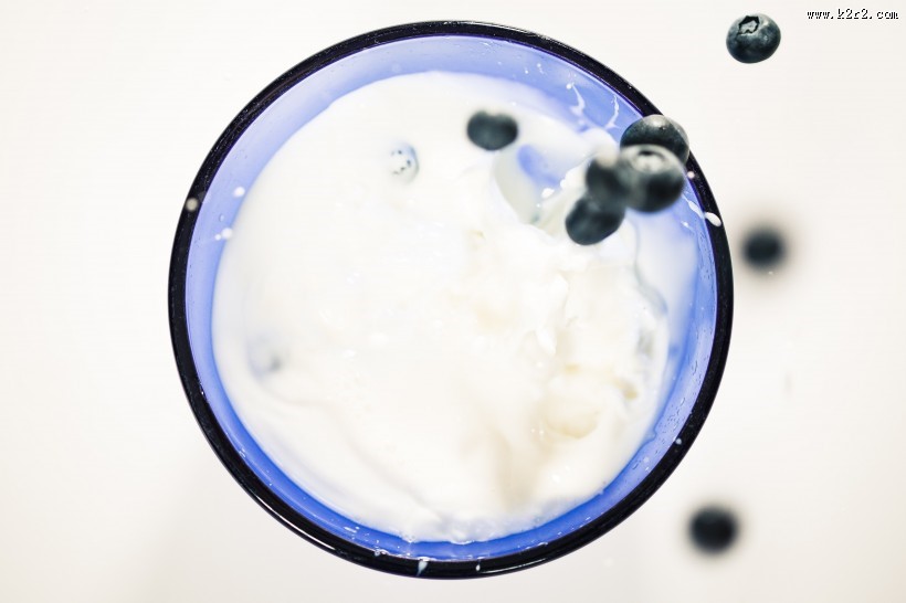 白色的纯牛奶图片