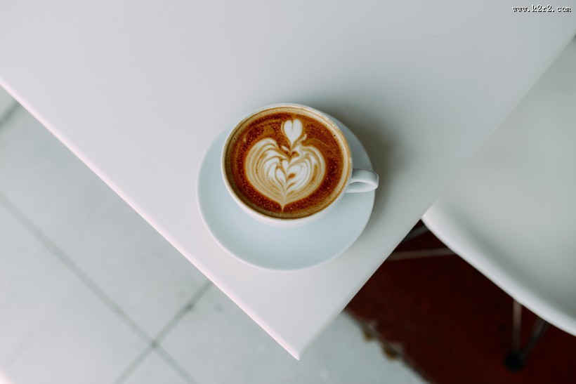 拉花咖啡俯拍图片