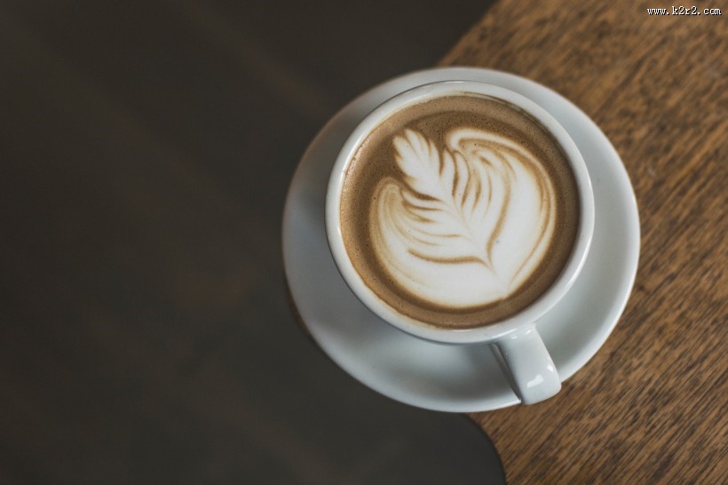 拉花咖啡俯拍图片