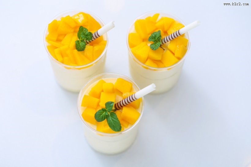 美味好吃的甜点慕斯杯图片