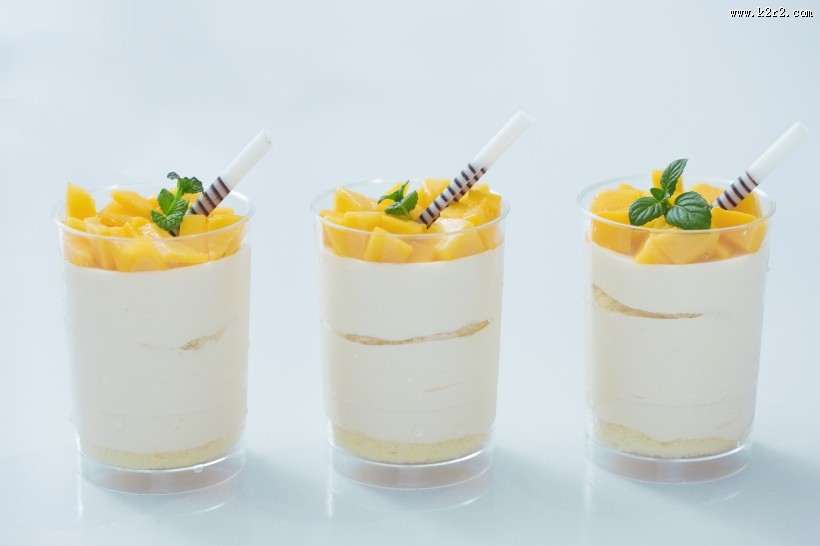 美味好吃的甜点慕斯杯图片